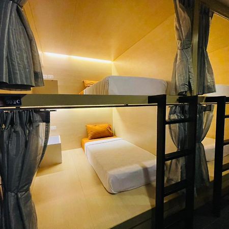 Rabbitel Phuket Hostel Buitenkant foto
