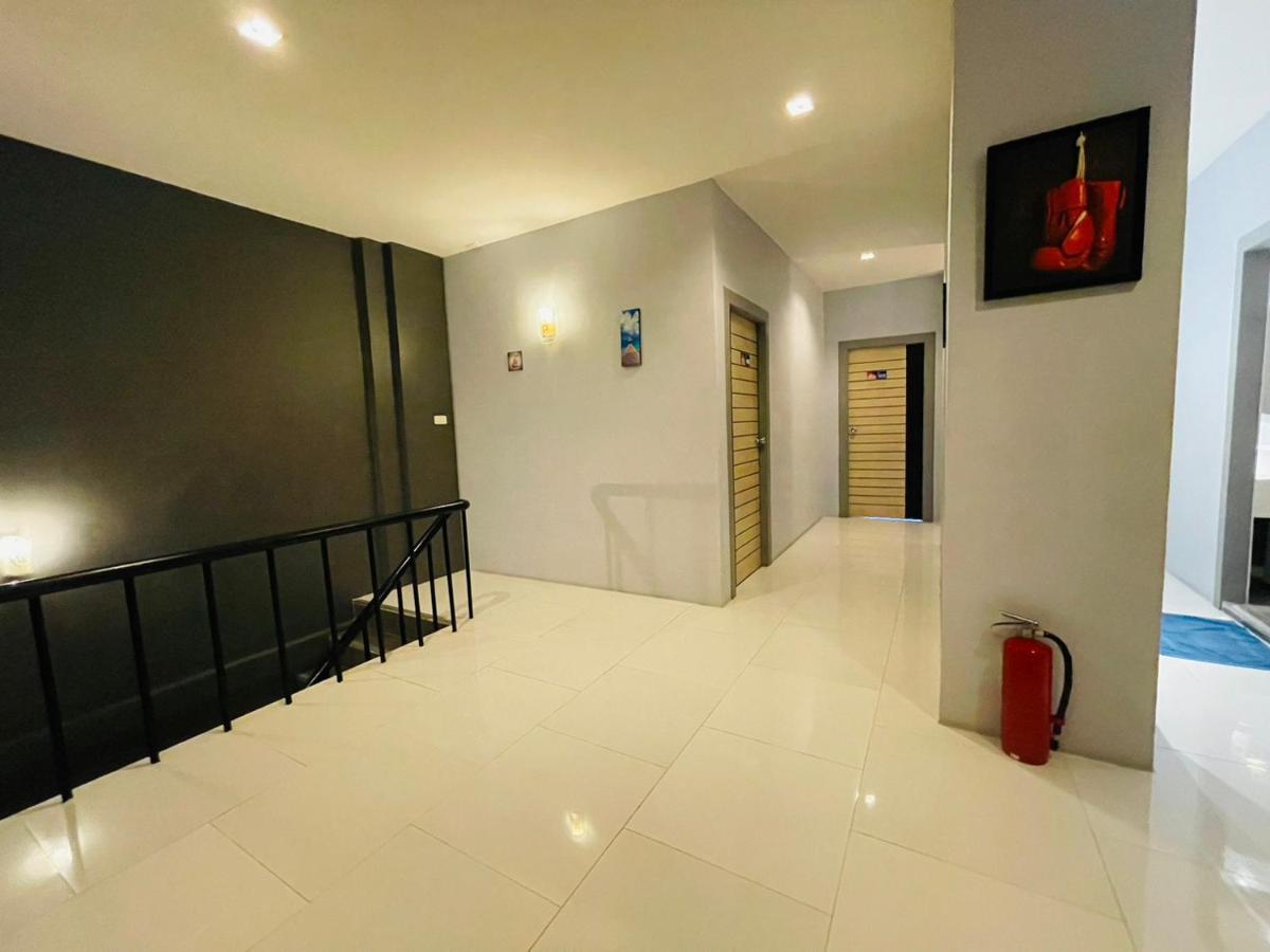 Rabbitel Phuket Hostel Buitenkant foto