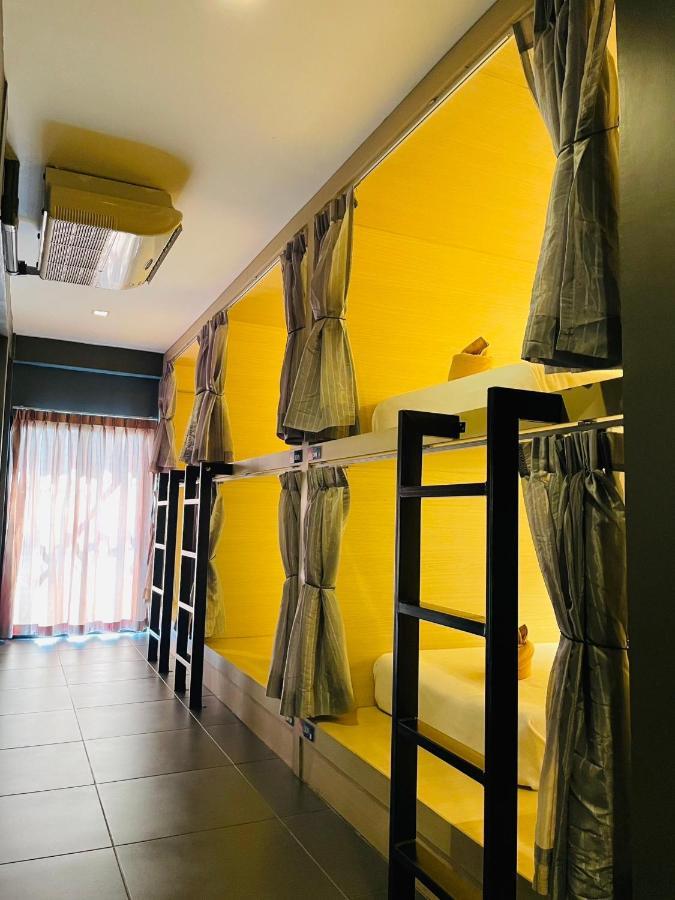 Rabbitel Phuket Hostel Buitenkant foto