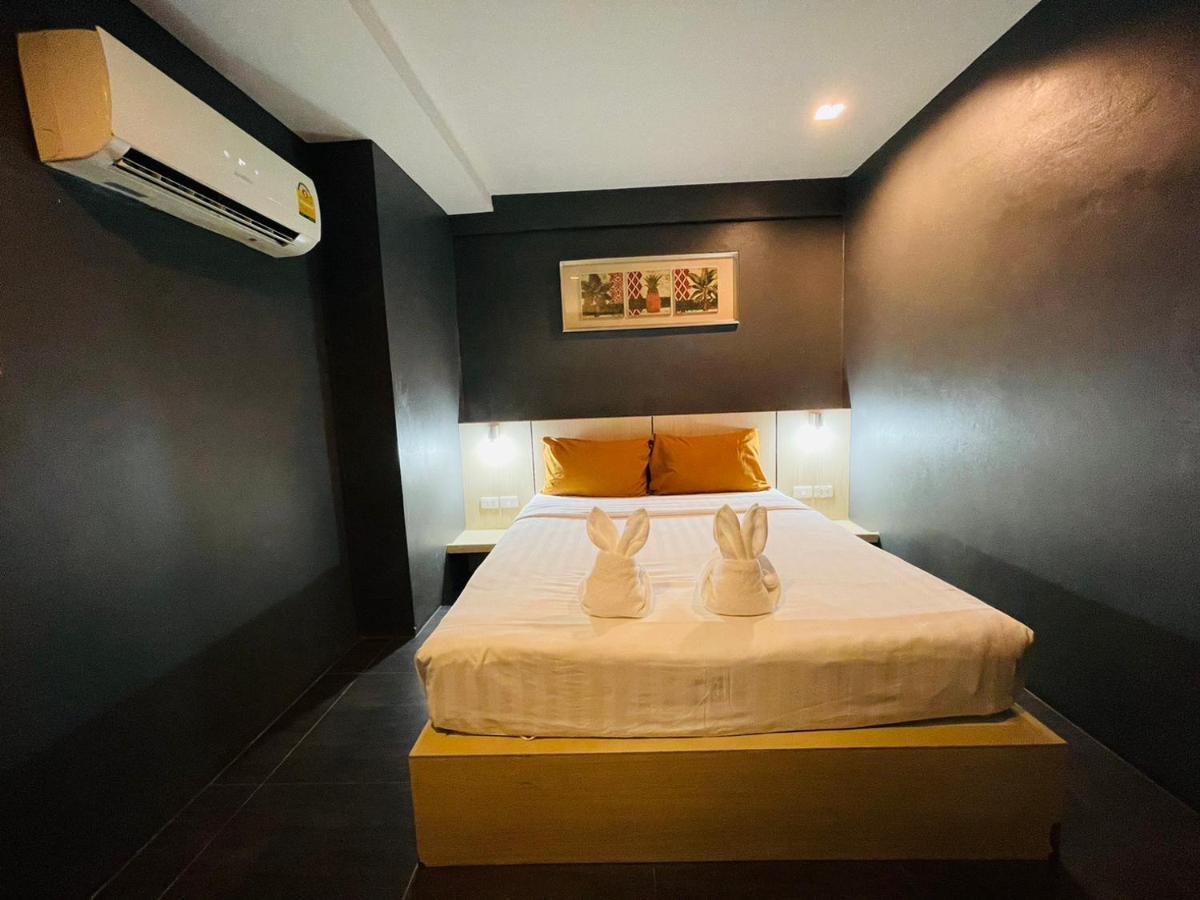 Rabbitel Phuket Hostel Buitenkant foto