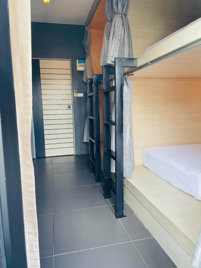 Rabbitel Phuket Hostel Buitenkant foto