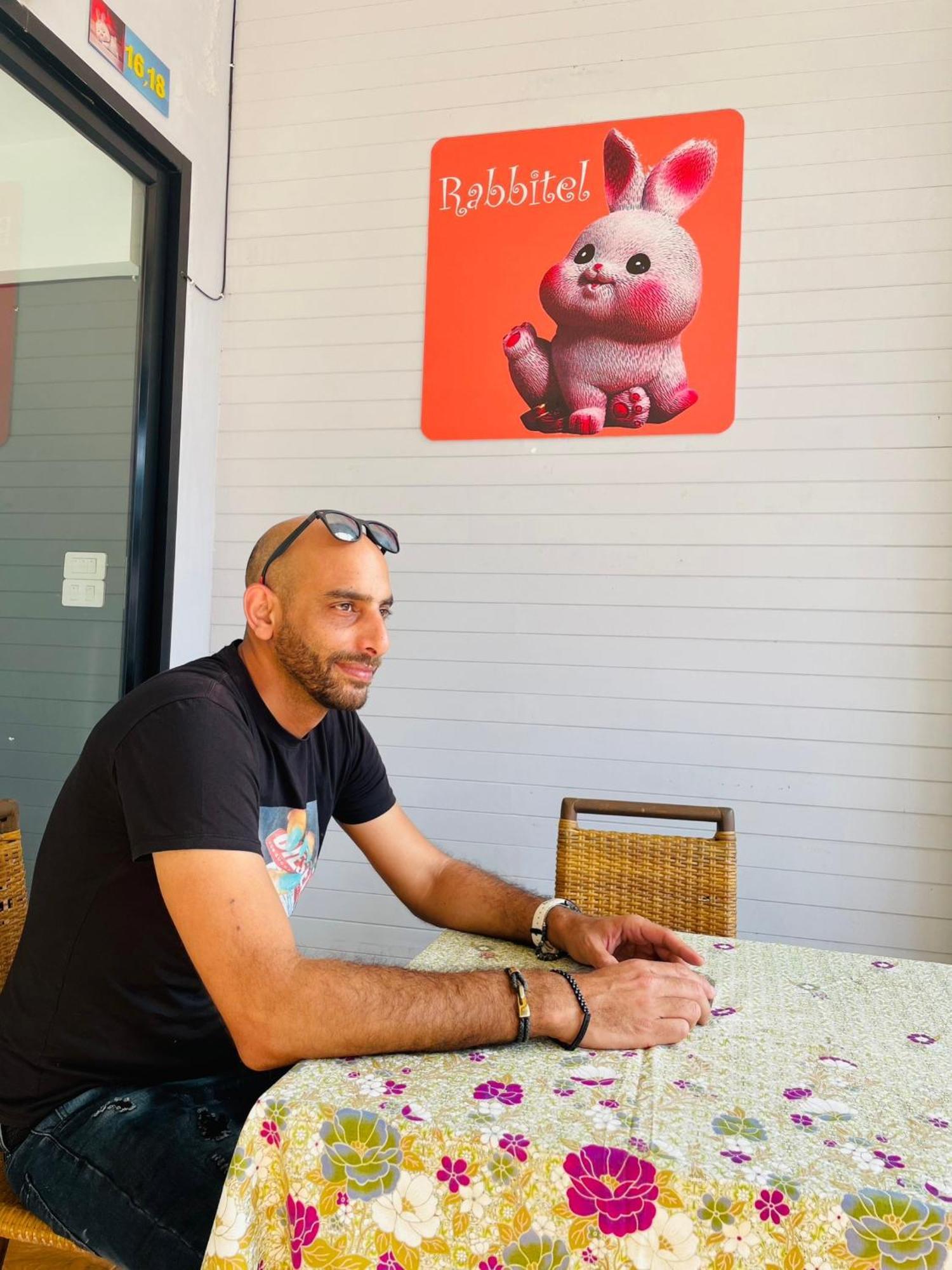 Rabbitel Phuket Hostel Buitenkant foto