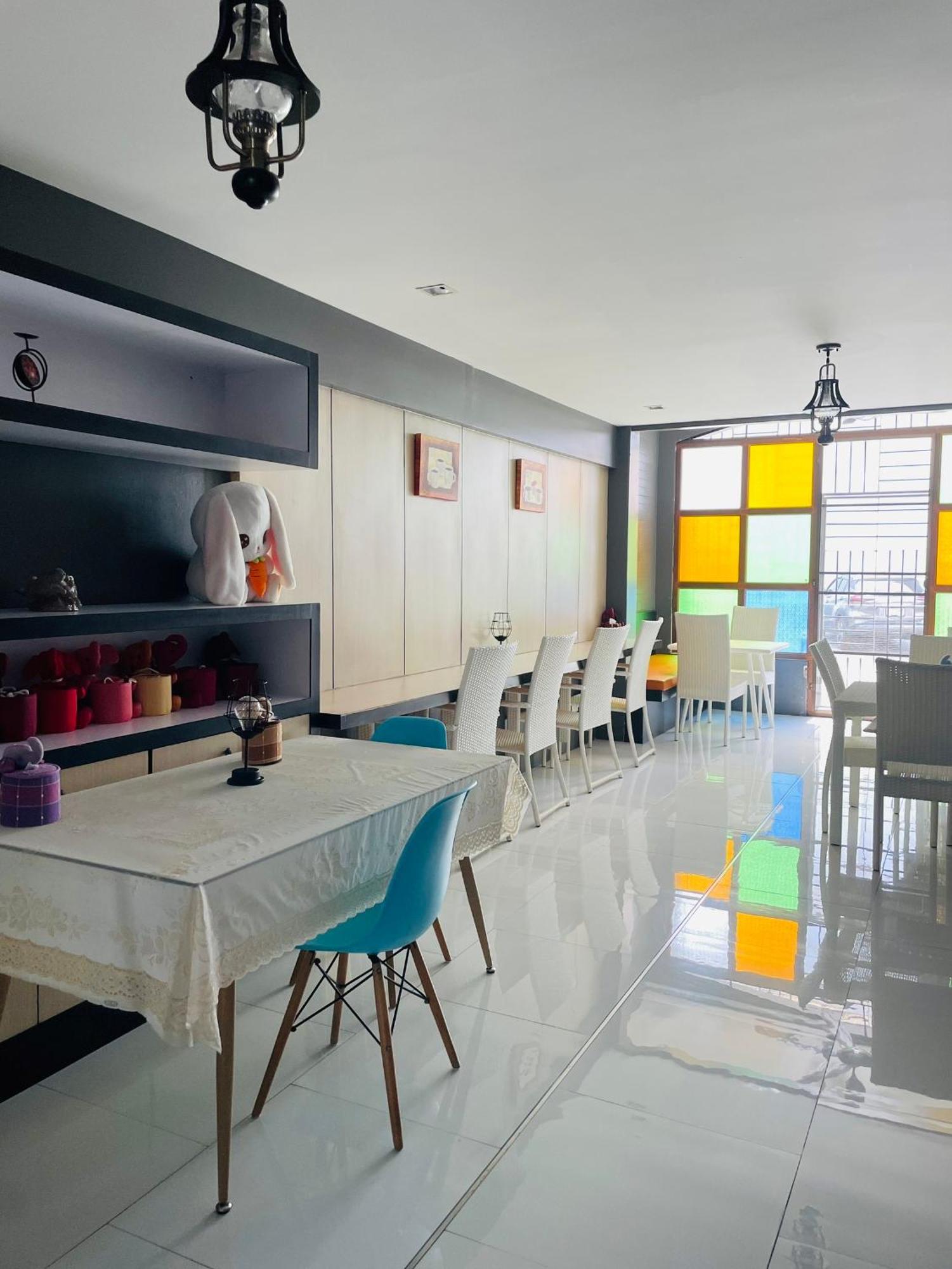 Rabbitel Phuket Hostel Buitenkant foto