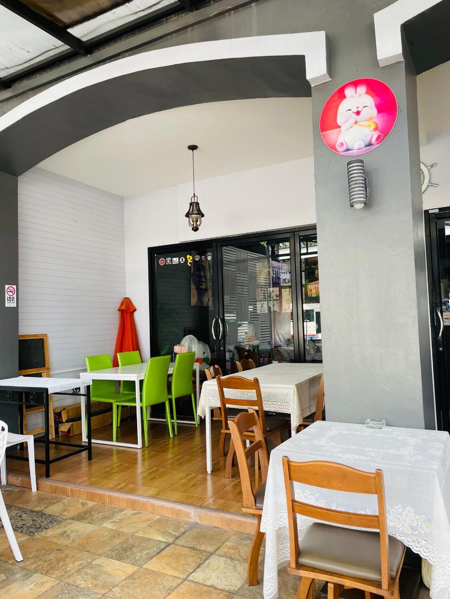 Rabbitel Phuket Hostel Buitenkant foto