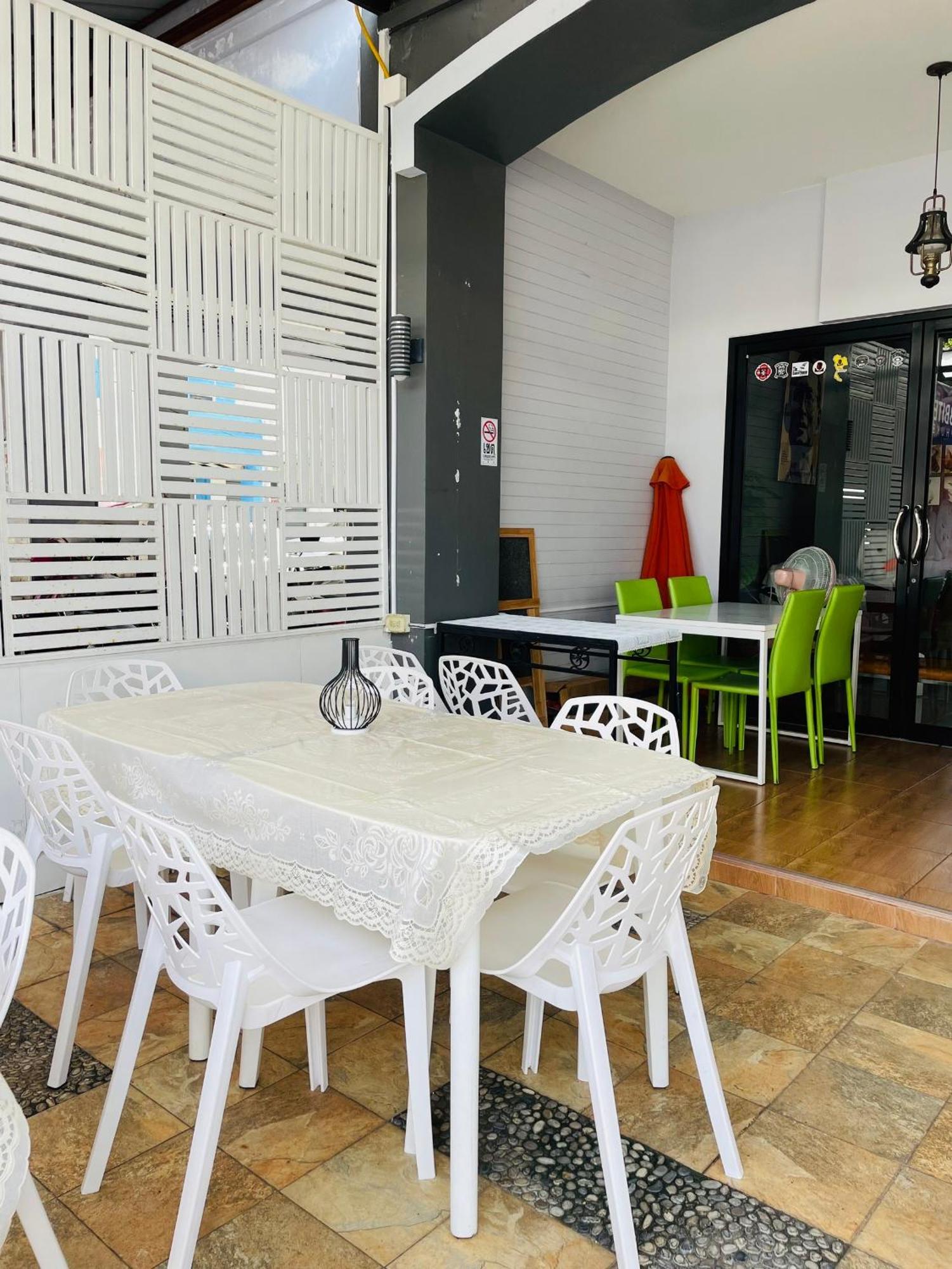 Rabbitel Phuket Hostel Buitenkant foto